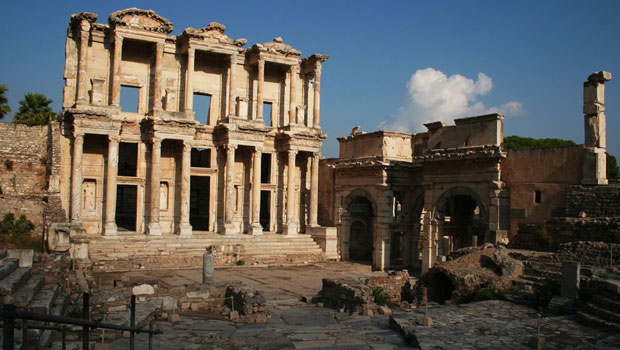 photos-of-ancient-stone-ruins-travel-photography-practical-travel