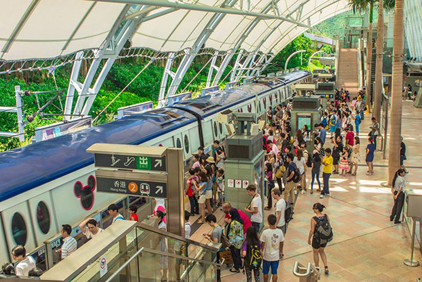 Train at Sunny Bay Station