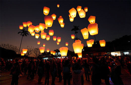 Mesmerizing Sky Lanterns Photos | OSMIVA