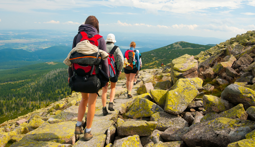 Tips Safe Mountain Trips: Inform others about the trip