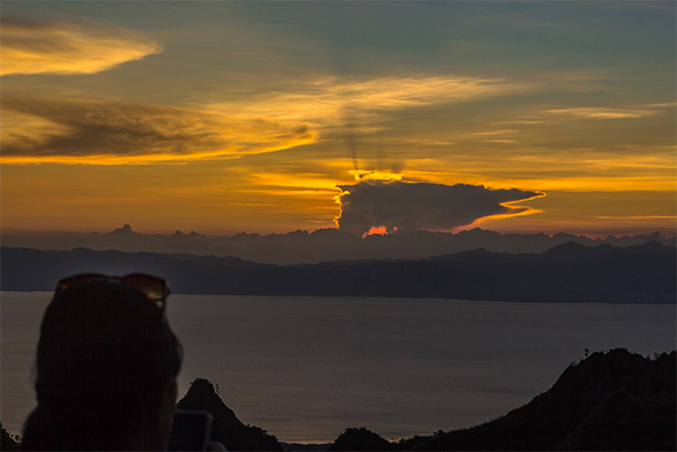 Osmeña Peak Hike: Sunset