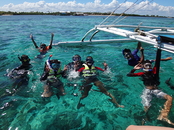 Island Hopping Mactan Cebu: Love Swimming