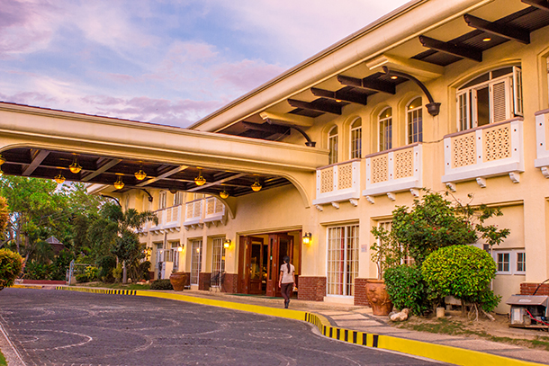 Vista Mar Beach Resort Day Use: Resort Facade