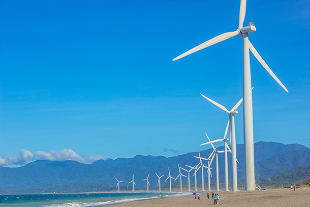 Ilocos Tour Photos: Bangui Windmills at the Beach