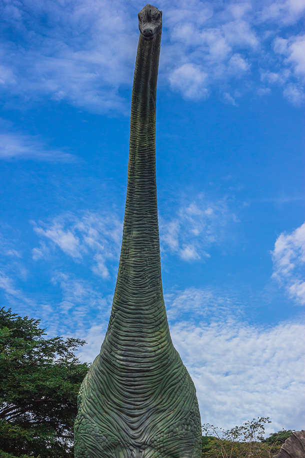 Ilocos Tour Photos: Dinosaur Statue at the Baluarte Zoo