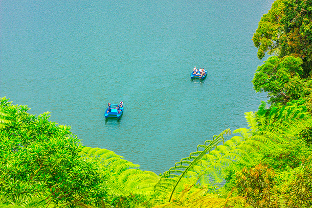 Twin Crater Lakes: Boats at the Lake Balinsasayao