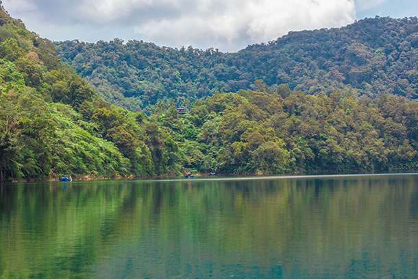 Twin Crater Lakes: Twin Crater Lakes Viewing Deck