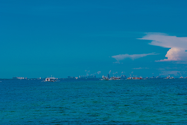 Bohol Island Hopping: Boats Approaching Gilutongan Island