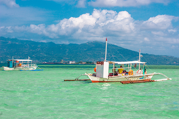 Negros Oriental Photos: Boats Docked Near the Sandbar