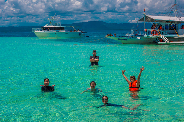 Bohol Island Hopping: Swimming at South Sandbar