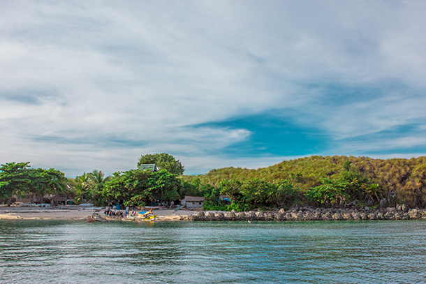 Sambawan Island and Kalanggaman Island Tour: Approaching Sambawan Island