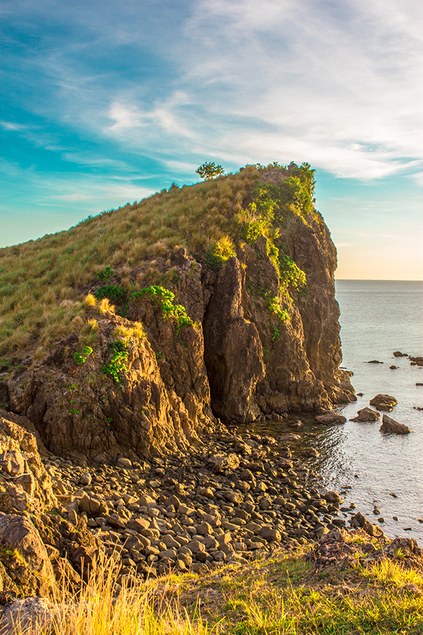 Sambawan Island and Kalanggaman Island Tour: Cliffs at Sambawan Island