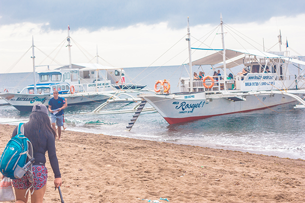 Apo Island Tour Package: Staff at Harolds with the Master List