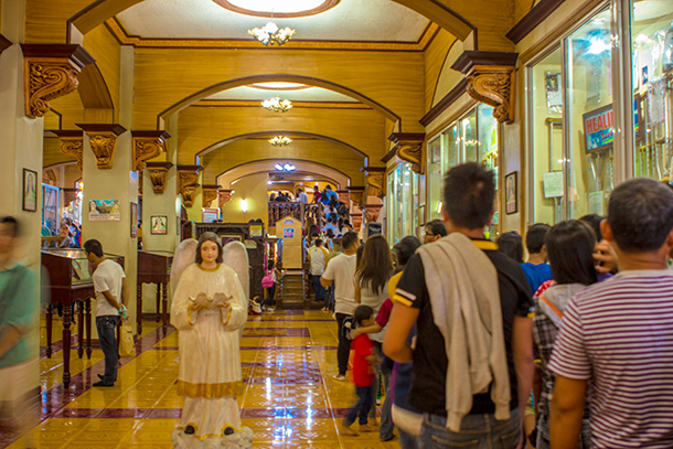 Line to the Mama Mary Statue at the Center of the Church