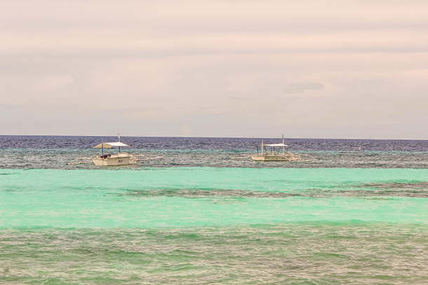 Bolod Beach: Boats Anchored