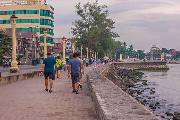 Jogging at Rizal Boulevard